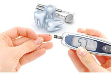 برگزاری کلاس آموزشی «ملاحظات دندانپزشکی در دیابت» در پلی‌کلینیک ۱۲ فروردین